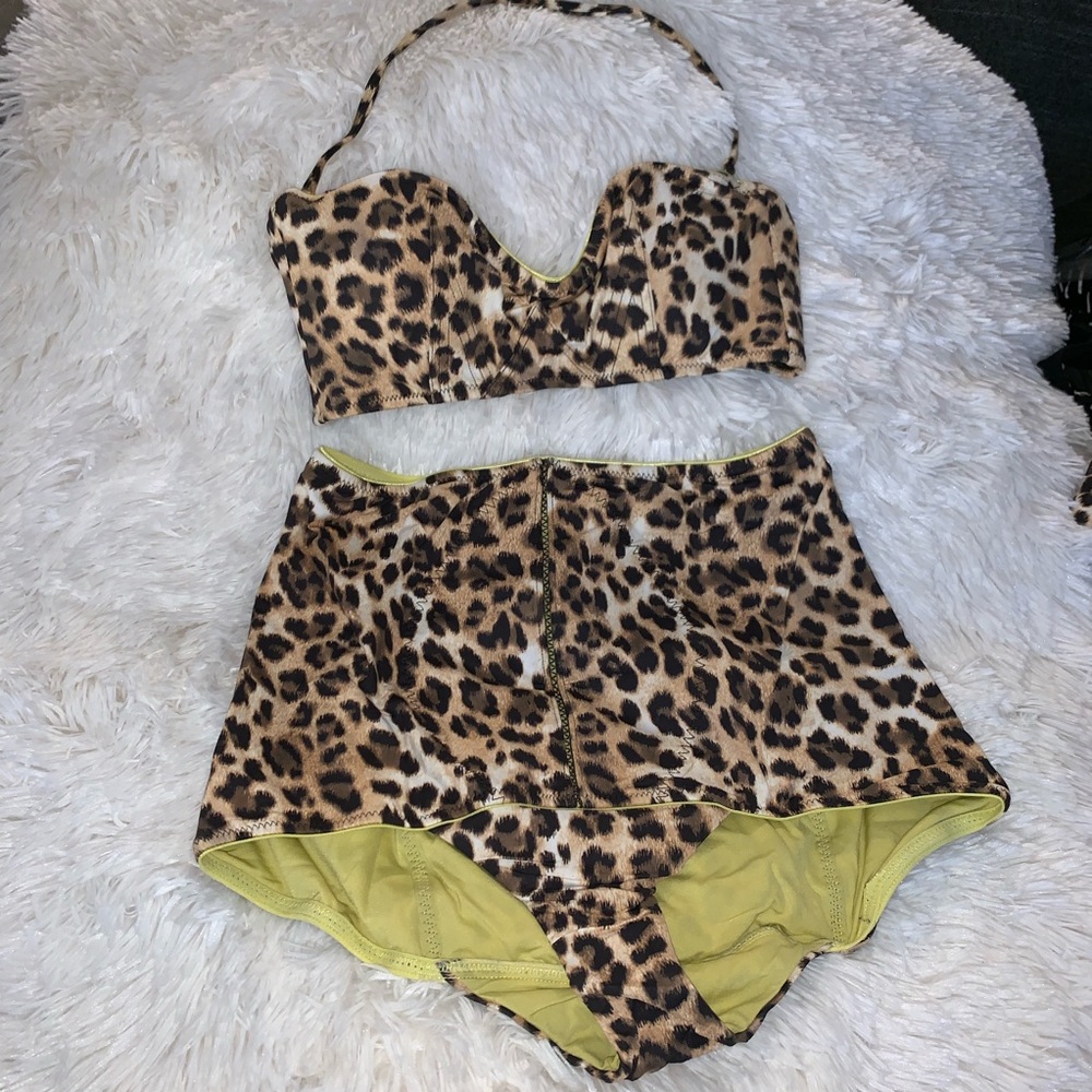 Tigerlily vintage style high waisted bikini set - Picture 2 of 4